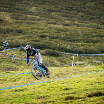 Orange Team rider on Blue Orange Switch 7