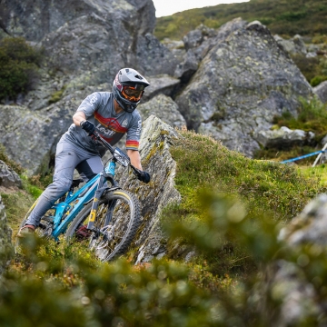 Orange Team rider on Blue Orange Switch 7 in rocky terrain
