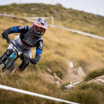 Orange Team rider on Blue Orange Switch 7