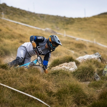 Orange Team rider on Blue Orange Switch 7