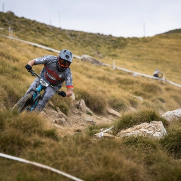 Orange Team rider on Blue Orange Switch 7