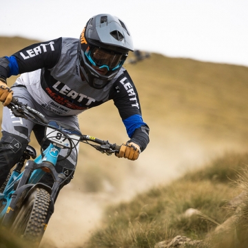 Orange Team rider on Blue Orange Switch 7