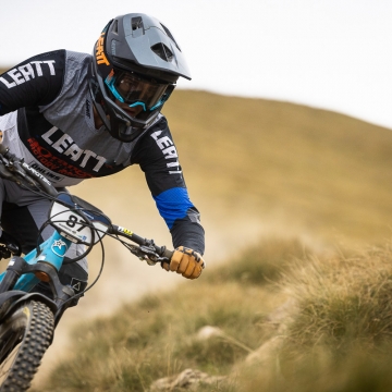 Orange Team rider on Blue Orange Switch 7